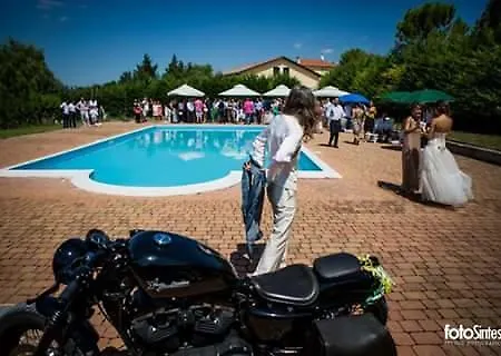 Casale Fabrizi Agriturismo ファームステイ